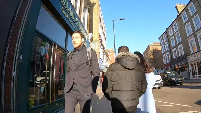 First Jolibee in the UK! Part 1 смотреть онлайн