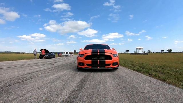 Stock 2020 Ford Mustang Shelby GT500 vs Stock SRT Hellcat Challenger Roll Race I29 Dragway Racing смотреть онлайн