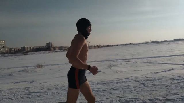 Сибирь. Зима. Смогу пробежать 1 км ГОЛЫМ? смотреть онлайн