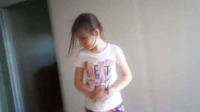 Наступила на жука смотреть онлайн