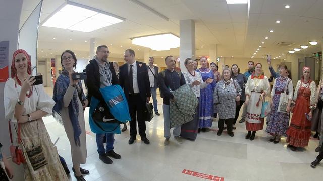 Что ты жинка губы жмёшь - общие песни после гала-концерта в филармонии смотреть онлайн