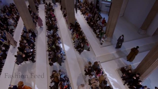 MaxMara - Макс Мара Осень/зима 2023/24 Милан