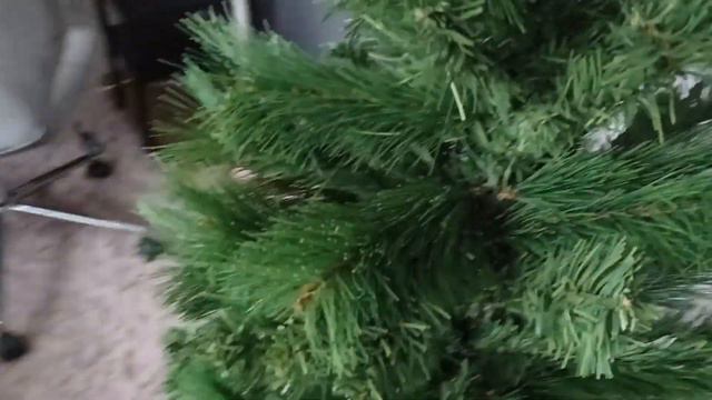 Берлин. У меня есть елочка!) Уже украсила, что бы было теплее на душе) смотреть онлайн