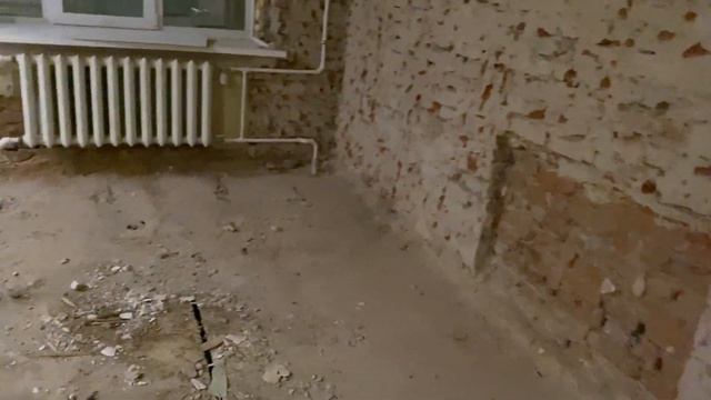 КАПИТАЛЬНЫЙ РЕМОНТ ХРУЩЁВКИ - СНОСИМ ВСЁ ДО КИРПИЧА (ч.1) смотреть онлайн