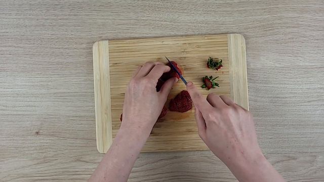 Heavenly strawberry-quark-white chocolate 🍓 dessert in a glass *Bea's Bites* смотреть онлайн