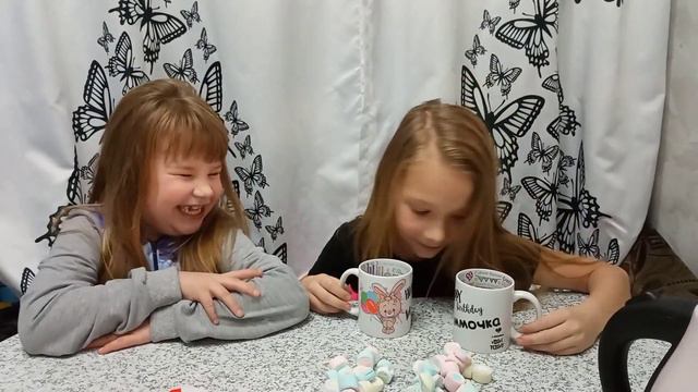 #Белка_Изабеллка и #Мусик_Эммусик делают какао с зефирками. смотреть онлайн