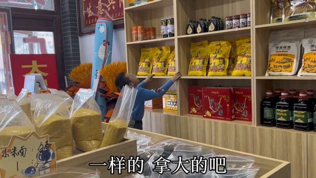 姐姐来了！小店一下热闹起来，轩轩开心叫小姨，长高不少 смотреть онлайн