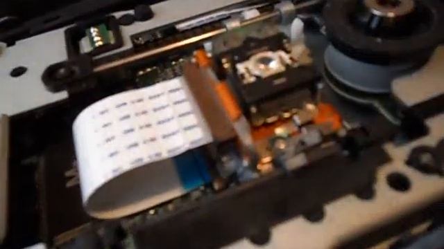 DVD-ROM drive operation without case | Работа привода DVD-ROM без крышки смотреть онлайн