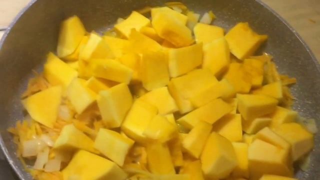Тыква, тушенная с морковью и луком смотреть онлайн