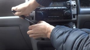 Замена лампочек подсветки в блоке управления климата на Mazda Demio 2000-2002год