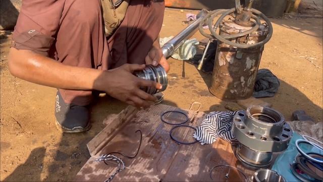 Volvo Excavator Bearing, Cone Seals, Pin Changing | Excavator Jack Cleaning & Fitting | How To смотреть онлайн