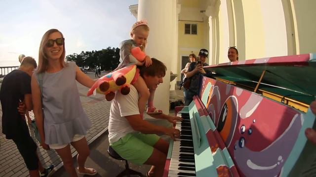 Imagine. Уличное пианино в Хабаровске смотреть онлайн