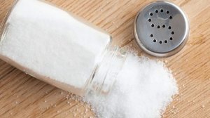 Вот зачем мыть пол водой с солью: о многом вы даже не подозревали