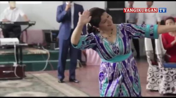 Муаззам Гофурова раксида. Яхёбек ва Мухсинбек Муминовлар куйлайди.