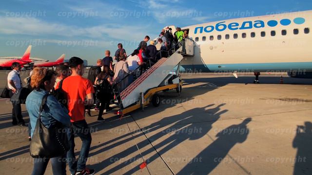 Passengers boarding on the aircraft of low cost airline company Pobeda смотреть онлайн