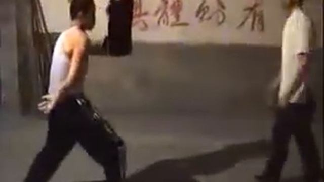 Ураганный бокс (Hurricaneboxing).Мастер Ши Вэньчжо (Shi Wenzhuo).Ударка по лапе и серийная работа смотреть онлайн