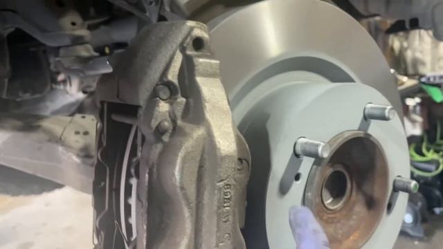 2018 Toyota Tundra Front Brake & Rotor Replacement смотреть онлайн