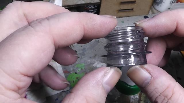 DIY Paint handle bottlecap miniature holder смотреть онлайн