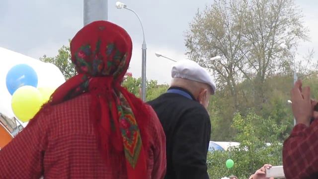 Юрий Лужков и "Бурановские бабушки" - частушки и Гимн Москвы смотреть онлайн