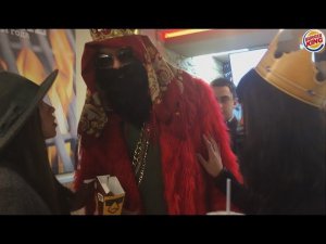 Big Russian Boss и его охранник сломали камеру и забрали Чикен Фри в Бургер Кинг