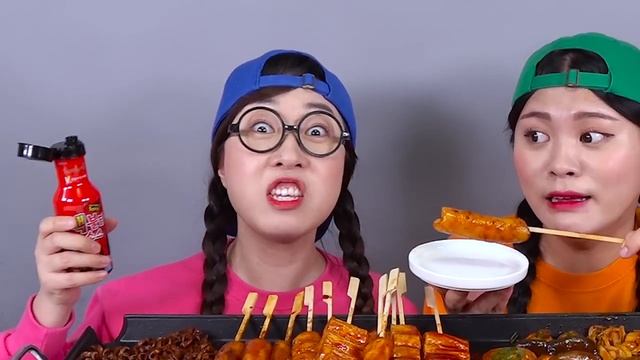 Лапша с черной фасолью Токпокки Кулинария Мукбанг ДОНА DONA смотреть онлайн