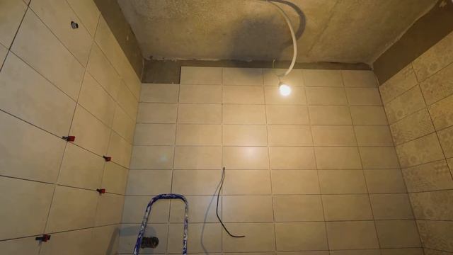 Укладка плитки в ванной за 1 минуту. Таймлапс смотреть онлайн