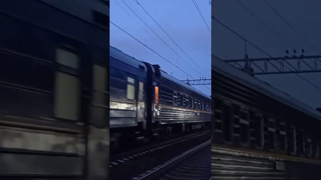 ЭП2К с поездом 160В в 2 ночи на Удельной смотреть онлайн