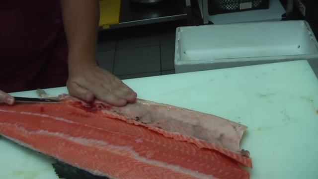 Разделка лосося / Оброблення лосося HD смотреть онлайн