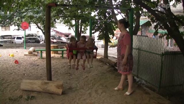 Пешком до Луны: детская площадка смотреть онлайн