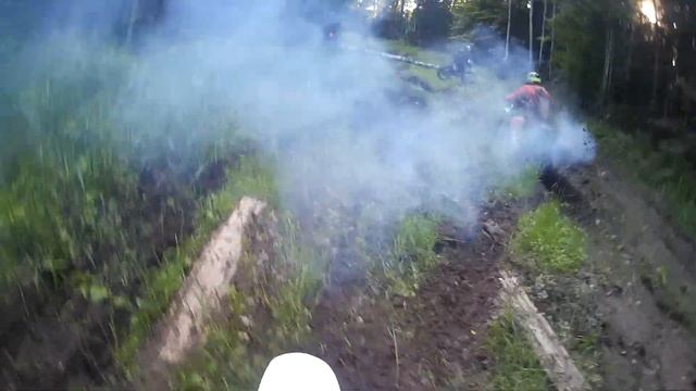 Прохват толпой, лес, горки, Пычас. Yamaha wr 450, Kawasaki kdx 250, Suzuki 300, Avantis 300, Bse 30 смотреть онлайн