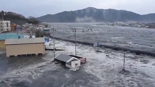 Цунами Япония в 2011, 11 Марта,Шокирующее видео