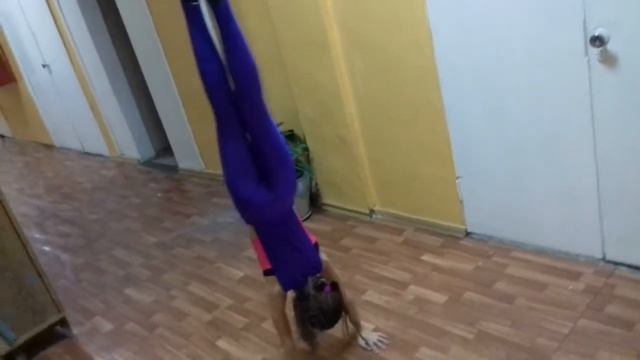 Первое видео ! Йога челенж с подругой ! смотреть онлайн