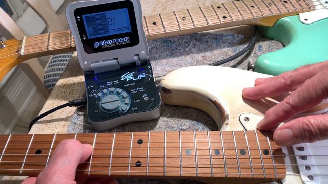 Why I Now Prefer the Old Vintage Sized Fender Frets смотреть онлайн