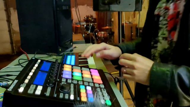 Live performance in Music Hall LIFE | Maschine MKII смотреть онлайн