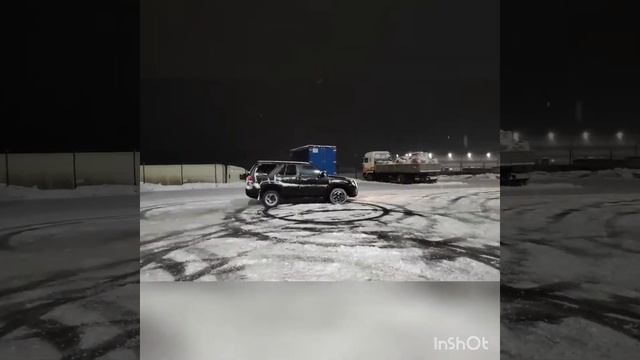Китайский прадо Derways Groz Shuttle VS Kia Sorento зимний дрифт смотреть онлайн