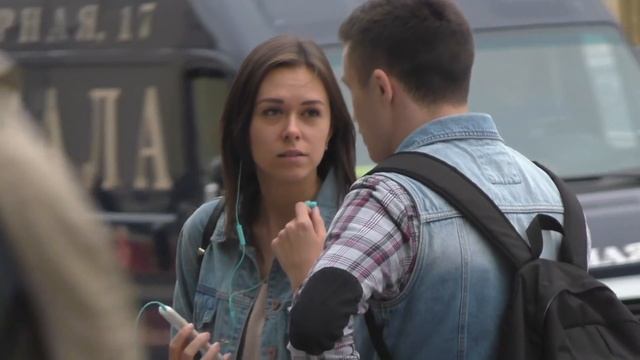 Девушка заметила камеру -- Пикап Пранк Шоу