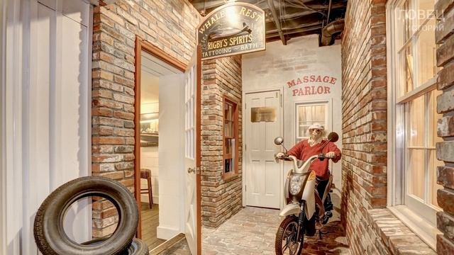 Люди купили роскошный дом, в подвале которого оказался потайной город