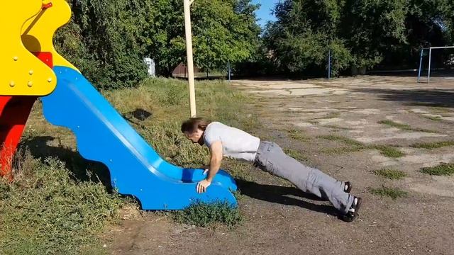 Отжимания с хлопком на детской горке смотреть онлайн