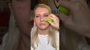 Как замазать прыщи, пост акне и раны на лице?