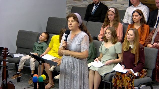 Стих: "В день Жатвы, в день благодарения" - Любовь Марченко смотреть онлайн