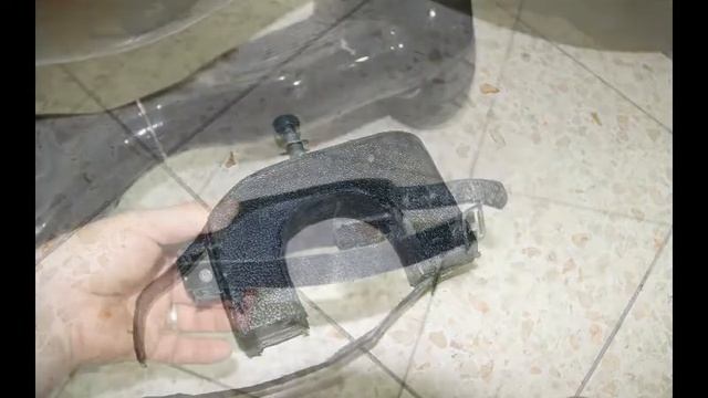 Самодельное крепление для тележки к гироскутеру  из деревянного бруска.