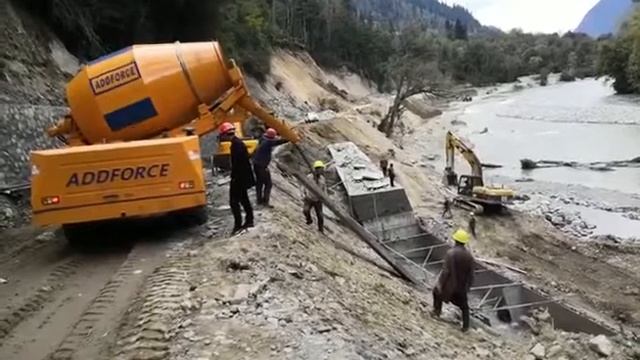 ADDFROCE work in Tibet self-loading self feeding concrete mixerАвтобетоносмеситель с самозагрузкой смотреть онлайн