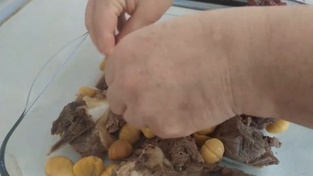 ТУШЕНАЯ МЯСО С КАШТАНАМИ. получается очень вкусно. смотреть онлайн