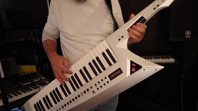Roland Ax Edge Sounds Demo - Bass Section смотреть онлайн