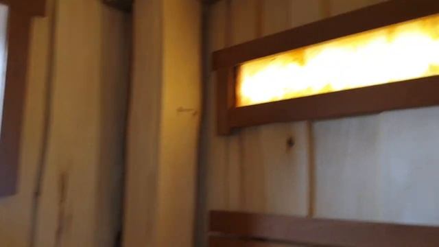 внутренняя отделка парной необрезной липой и полки из термодревесины. смотреть онлайн