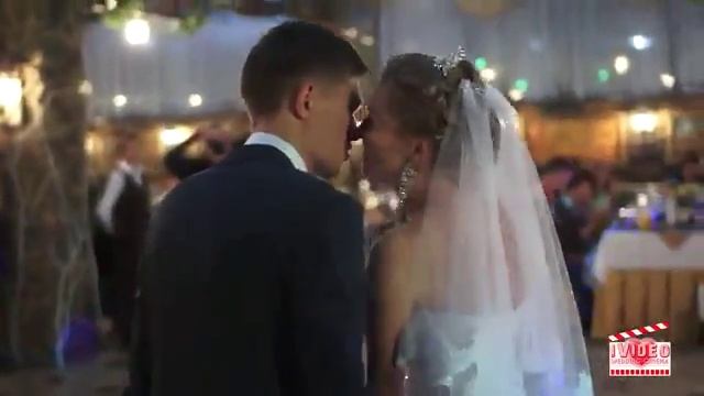 Замечательная песня на свадьбе!Подарок невесты своей второй половинке! смотреть онлайн