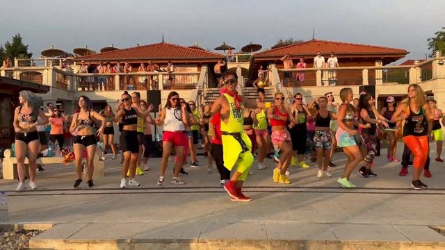 Manuel Turizo - La Bachata Ivan Ligart ZUMBA WEEKEND https://www.koronaborhaz.hu/hu смотреть онлайн