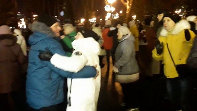 А море в твоих ладонях просто вода!!!??Танцы в парке Горького!!!??Харьков 2022 смотреть онлайн