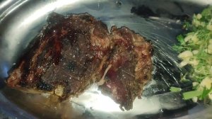КАК ПОЖАРТЬ СТЕЙК СТРИПЛОЙН НА МАНГАЛЕ