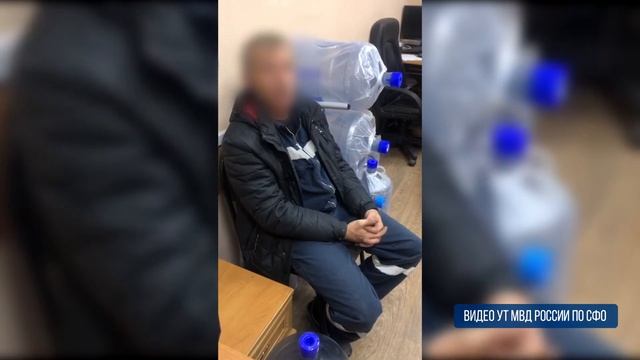 Сотрудники линейного отдела в аэропорту Толмачево задержали похитителя красной икры смотреть онлайн